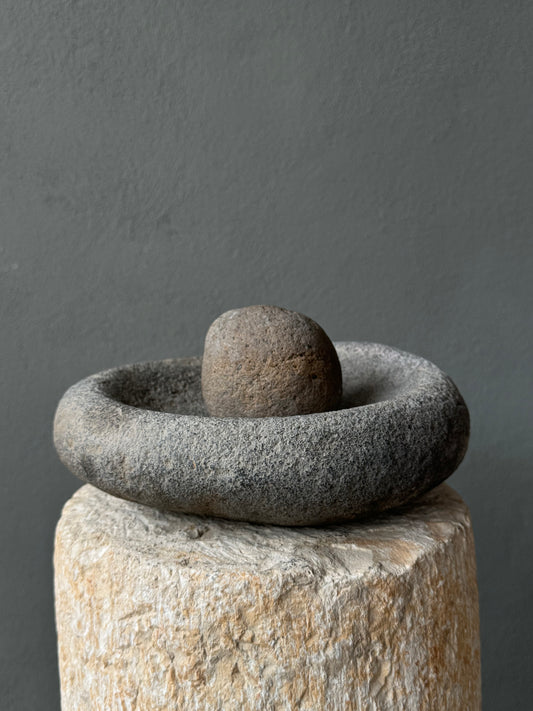 River Stone Mortar / Molcajete Antiguo