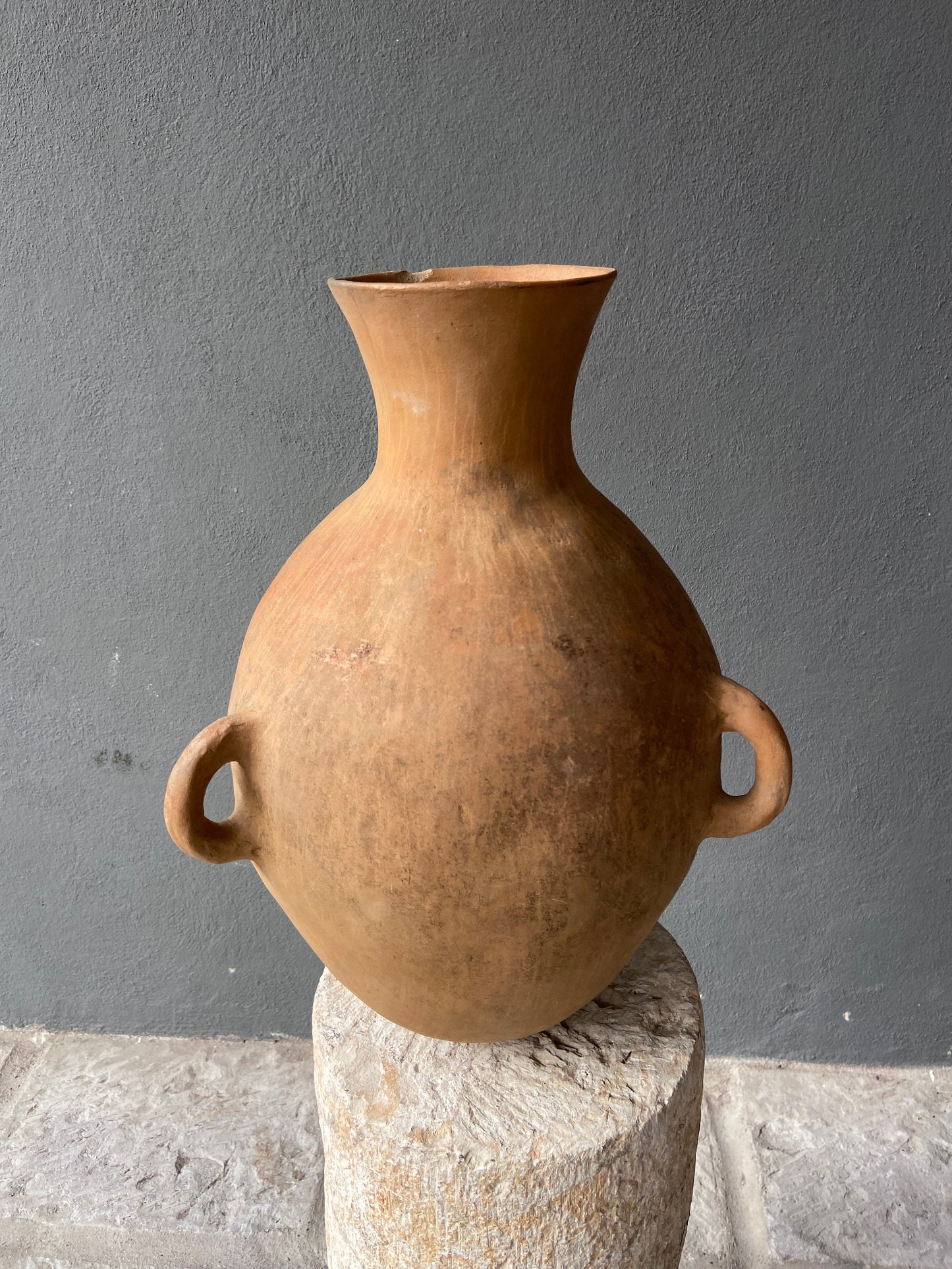 Terracotta Water Vessel from Puebla/ Vasija de Tres Asas de Puebla